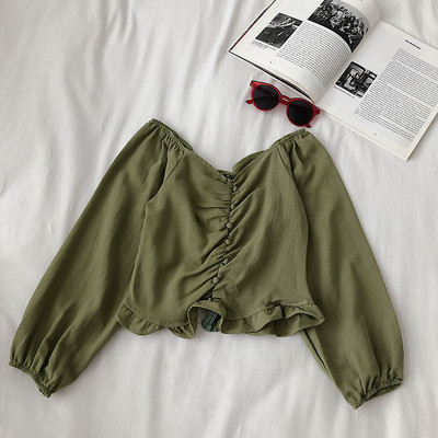 Pašreizējā sieviešu īsā blūze ar platām piedurknēm