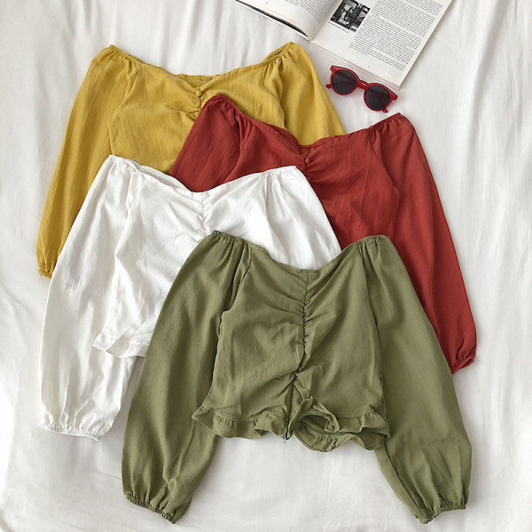 Pašreizējā sieviešu īsā blūze ar platām piedurknēm