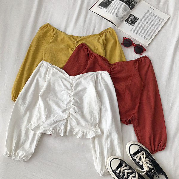 Pašreizējā sieviešu īsā blūze ar platām piedurknēm