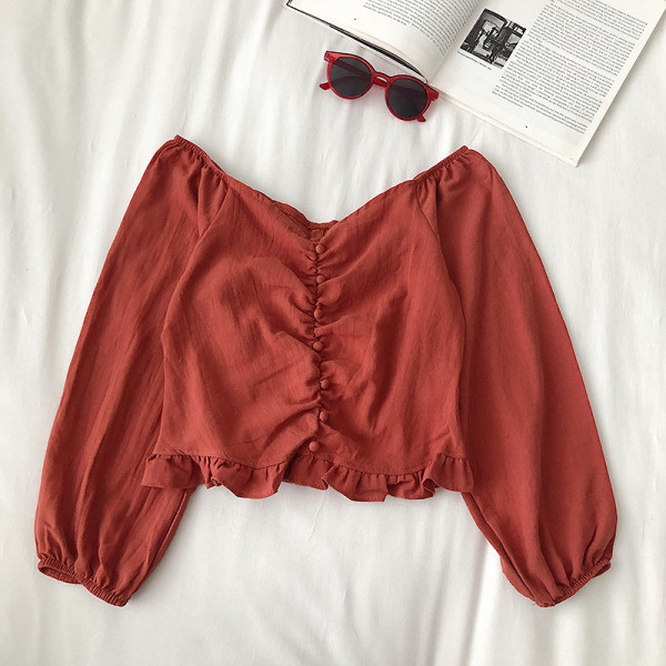 Pašreizējā sieviešu īsā blūze ar platām piedurknēm