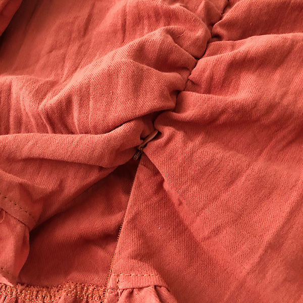 Pašreizējā sieviešu īsā blūze ar platām piedurknēm