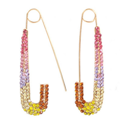 Sieviešu auskari piespraudītes formā - četri modeļi