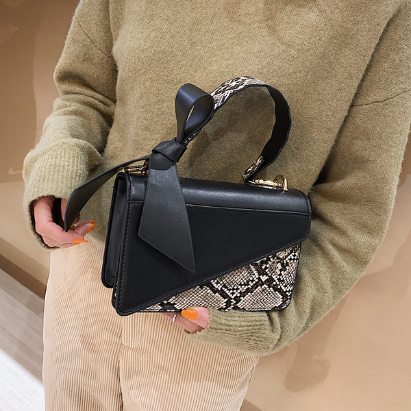 Stilīga rokassomiņa ar ādas lenti un čūskas rakstu