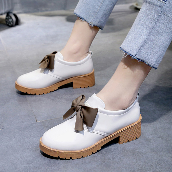 Sieviešu ikdienas apavi no eko ādas ar tekstila lentīti