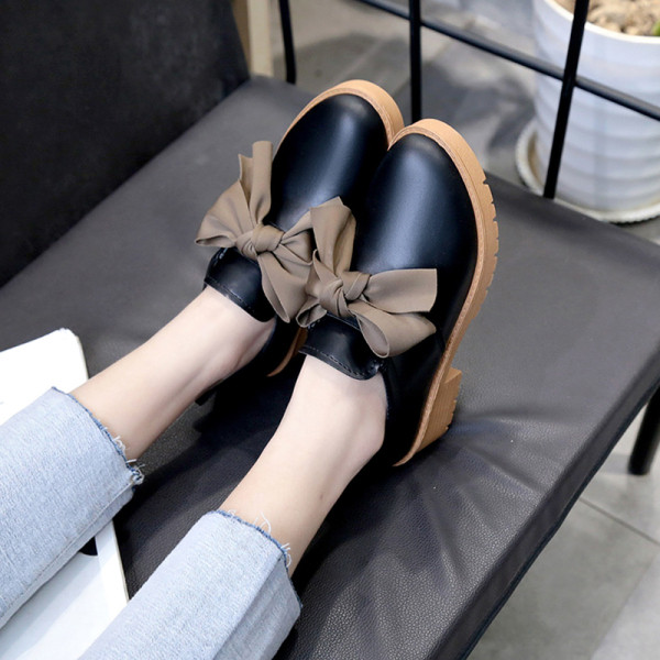 Sieviešu ikdienas apavi no eko ādas ar tekstila lentīti