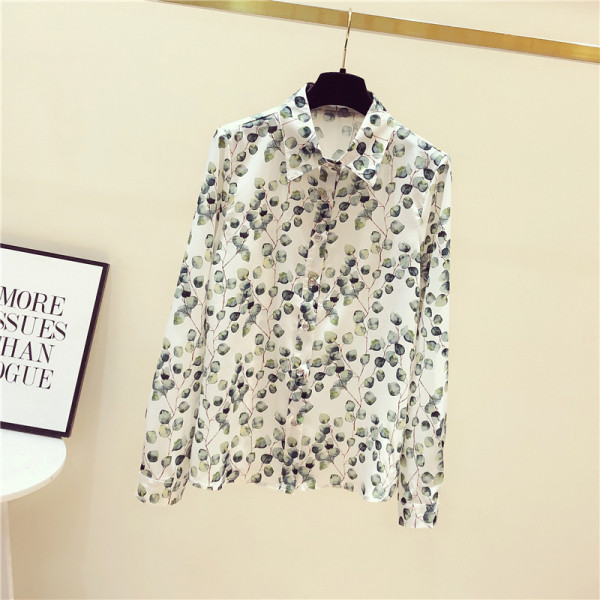 Moderns sieviešu krekls ar garām piedurknēm, klasisku apkakli un ziedu motīviem