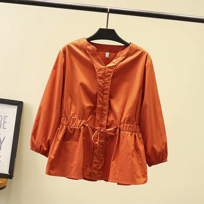 Hétköznapi női ing, hosszú ujjal és V-nyakkal