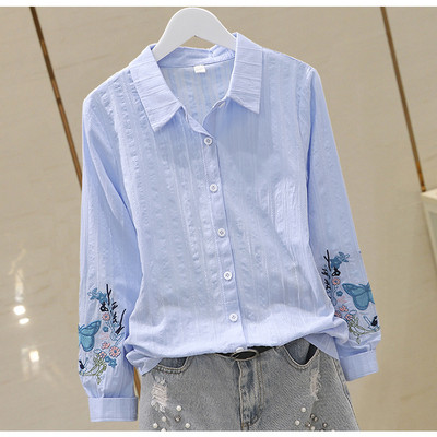 Jauna modeļa pavasara sieviešu krekls ar klasisku apkakli un izšuvumu uz piedurknēm