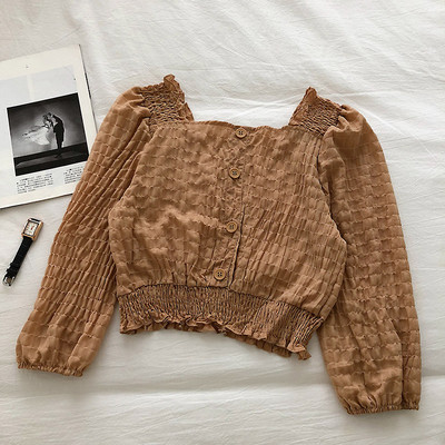 Ikdienas sieviešu krekls ar pogām un kvadrātveida kakla izgriezumu