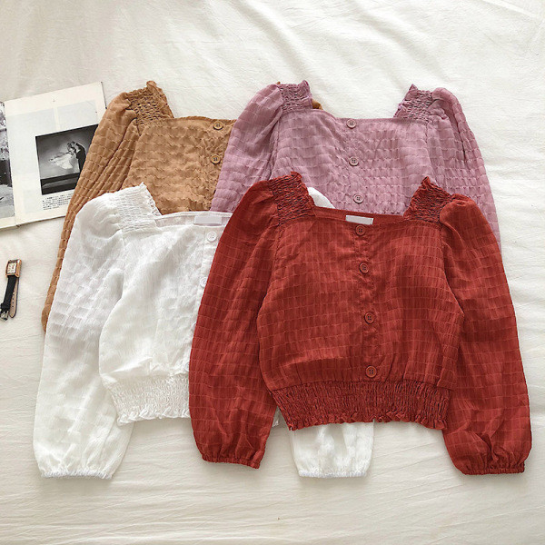 Ikdienas sieviešu krekls ar pogām un kvadrātveida kakla izgriezumu