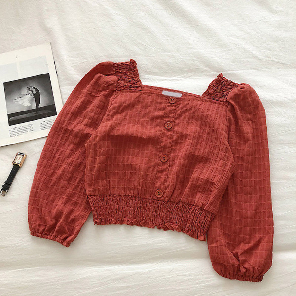 Ikdienas sieviešu krekls ar pogām un kvadrātveida kakla izgriezumu