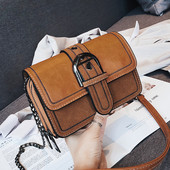 Moderna sieviešu soma ar sprādzi un metāla ķēdīti