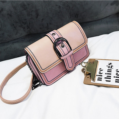 Moderna sieviešu soma ar sprādzi un metāla ķēdīti