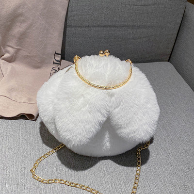 Női pehelytáska 3D elemmel és fém fogantyúval