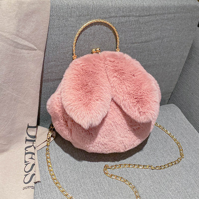 Női pehelytáska 3D elemmel és fém fogantyúval