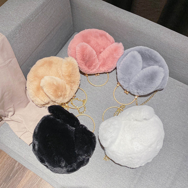 Női pehelytáska 3D elemmel és fém fogantyúval