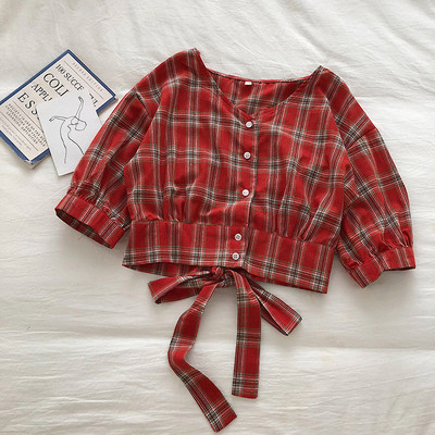 Retro stiliaus languoti moteriški marškiniai su raišteliais ir špicine iškirpte