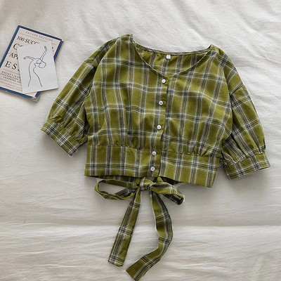 Retro stiliaus languoti moteriški marškiniai su raišteliais ir špicine iškirpte