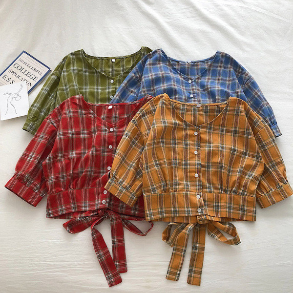 Retro stiliaus languoti moteriški marškiniai su raišteliais ir špicine iškirpte