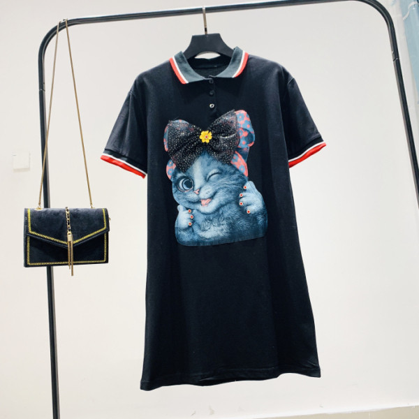 Moodne naiste lühike kleit klassikalise krae ja aplikatsiooniga