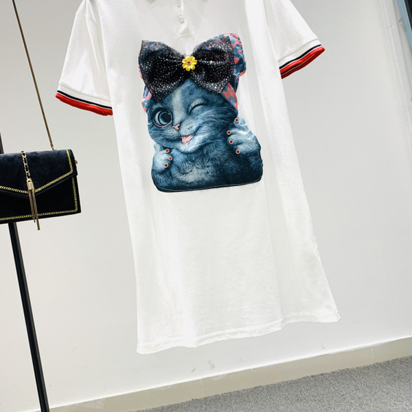 Moodne naiste lühike kleit klassikalise krae ja aplikatsiooniga