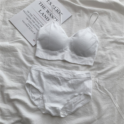 Kasdienis apatinio trikotažo komplektas iš dviejų dalių - krūtinės ir bikinio