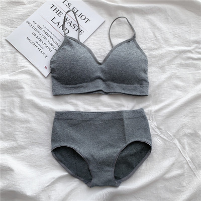 Kasdienis apatinio trikotažo komplektas iš dviejų dalių - krūtinės ir bikinio