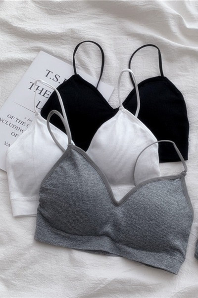 Kasdienis apatinio trikotažo komplektas iš dviejų dalių - krūtinės ir bikinio