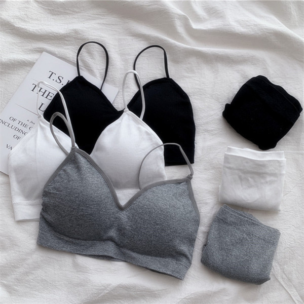 Kasdienis apatinio trikotažo komplektas iš dviejų dalių - krūtinės ir bikinio