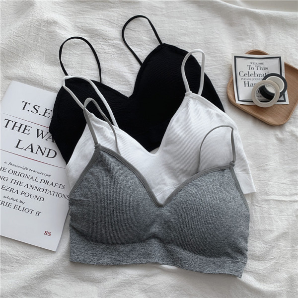 Kasdienis apatinio trikotažo komplektas iš dviejų dalių - krūtinės ir bikinio