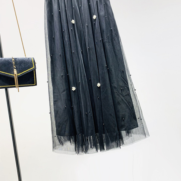 Új modell női szoknya gyöngyökkel, tüllel és virágokkal - szabású modell