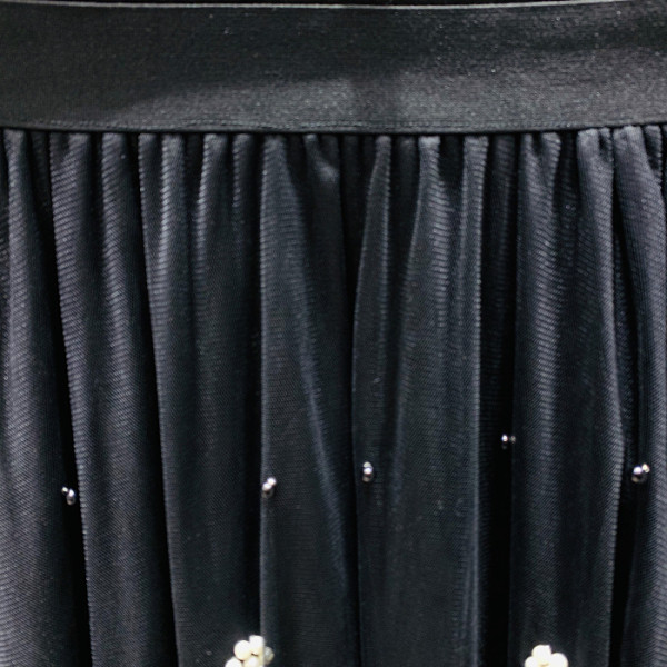 Új modell női szoknya gyöngyökkel, tüllel és virágokkal - szabású modell