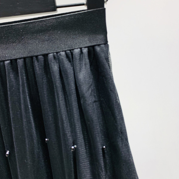 Új modell női szoknya gyöngyökkel, tüllel és virágokkal - szabású modell