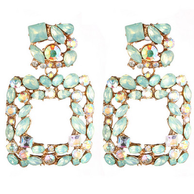 Mūsdienīgi sieviešu auskari ar akmeņiem apaļā un kvadrātā