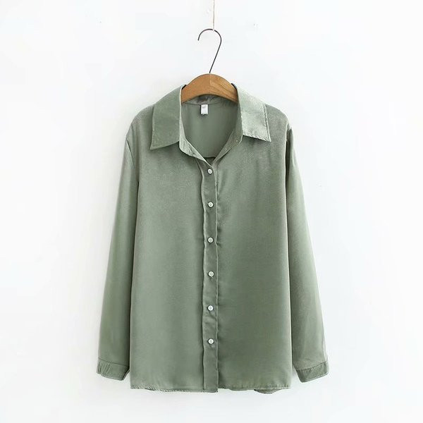 Modern széles női ing, hosszú ujjal és klasszikus gallérral