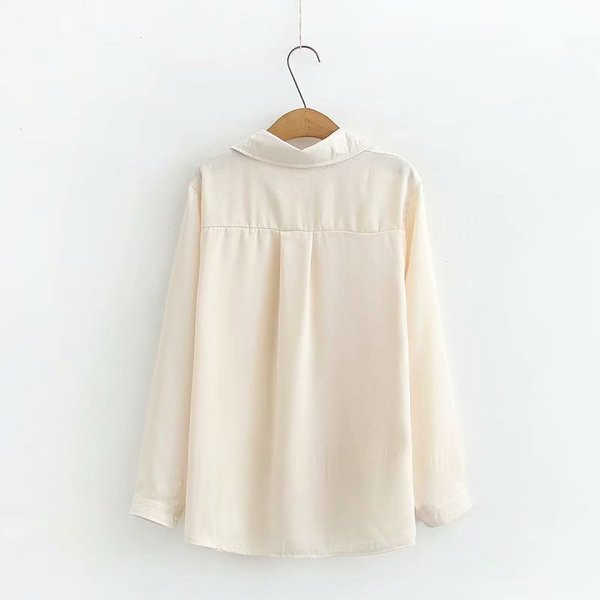 Modern széles női ing, hosszú ujjal és klasszikus gallérral