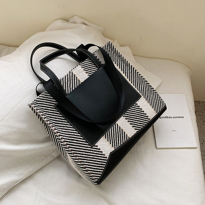 Ikdienas rokassomiņa ar īsu rokturi