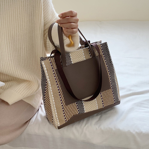 Ikdienas rokassomiņa ar īsu rokturi