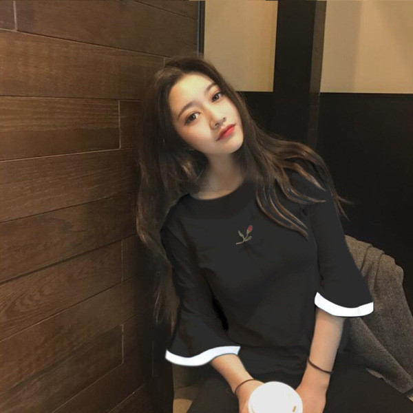 Sieviešu ikdienas blūze ar izšuvumu un 3/4 piedurknēm