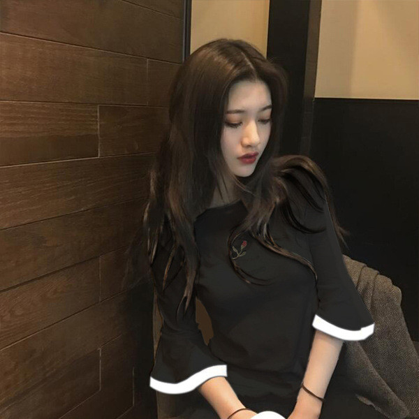 Sieviešu ikdienas blūze ar izšuvumu un 3/4 piedurknēm