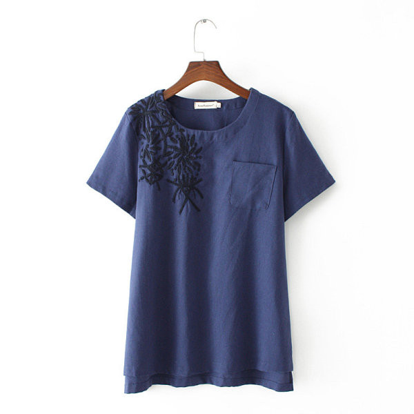 Alkalmi női póló zsebbel és hímzéssel