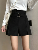 Pantaloni scurti eleganti de dama model larg cu talie inalta si curea