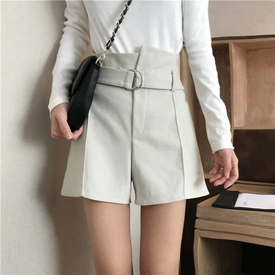 Pantaloni scurti eleganti de dama model larg cu talie inalta si curea