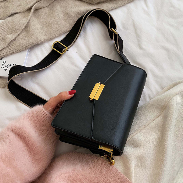 Ženska kožna torba s metalnom kopčom i podesivom ručkom