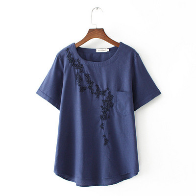 Alkalmi női póló rövid ujjal, hímzéssel és zsebbel