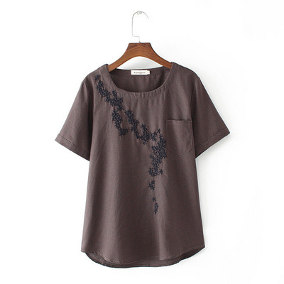 Alkalmi női póló rövid ujjal, hímzéssel és zsebbel