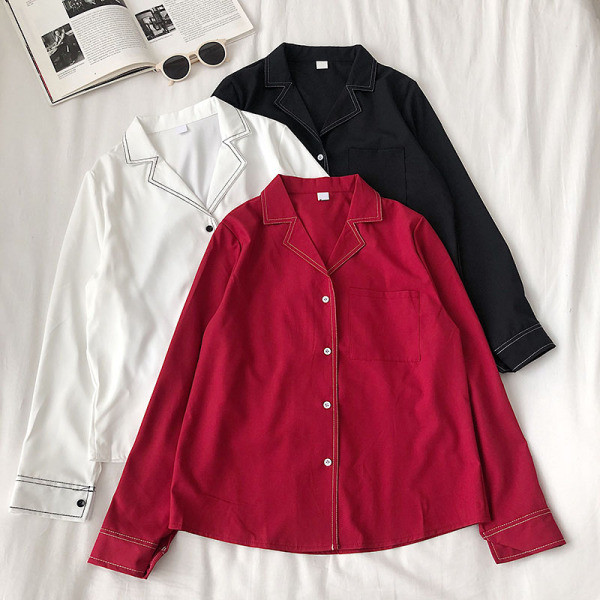 Moderns sieviešu krekls ar kabatu un pogām