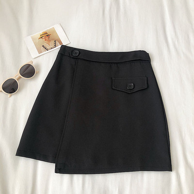 Aszimmetrikus női szoknya gombokkal