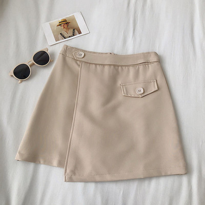 Aszimmetrikus női szoknya gombokkal