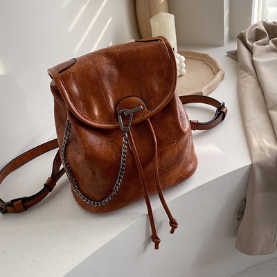 Sieviešu ikdienas ādas mugursoma ar metāla aizdari